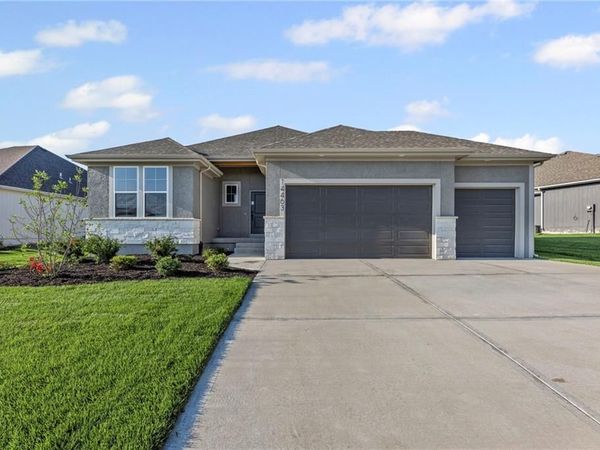14463 Aurora Lane, Basehor, KS 66007