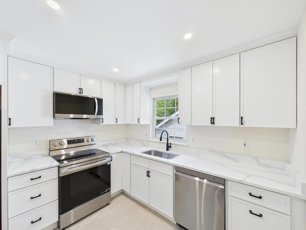 349 E Main Street, Centerport, NY 11721 Main Photo