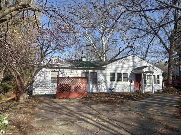 803 S Main Street, Fairfield, IA 52556