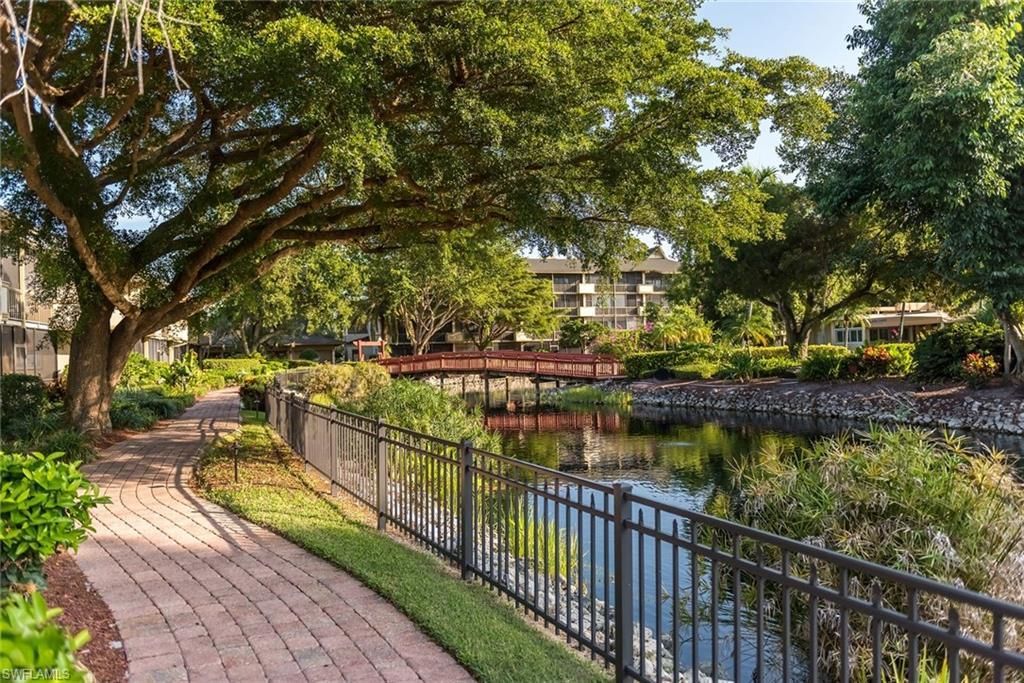 600 Neapolitan Way, Unit 345, Naples, FL 34103 Photo