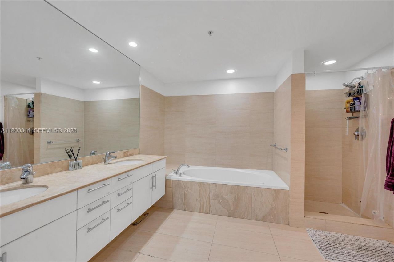 7929 West Dr, Unit PH1601, North Bay Village, FL 33141 Photo