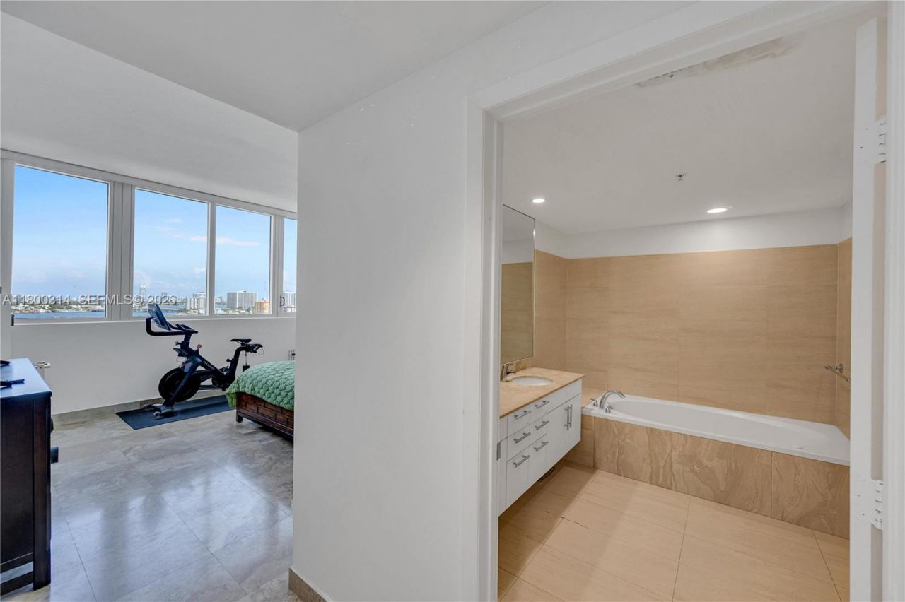 7929 West Dr, Unit PH1601, North Bay Village, FL 33141 Photo