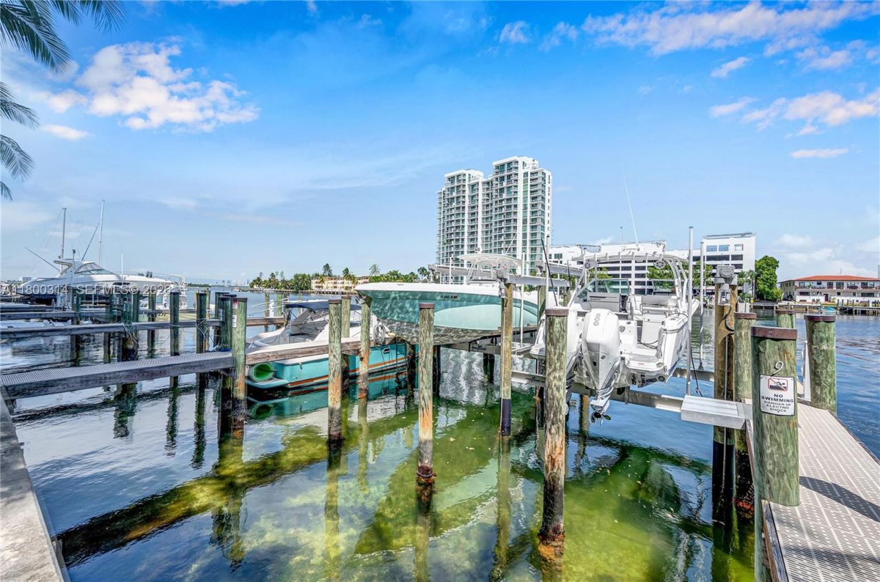 7929 West Dr, Unit PH1601, North Bay Village, FL 33141 Photo