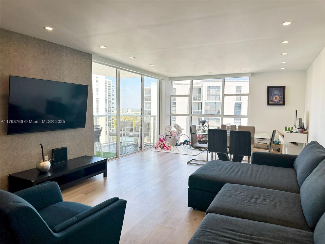 3731 N Country Club Dr, Unit 2228, Aventura, FL 33180 Photo