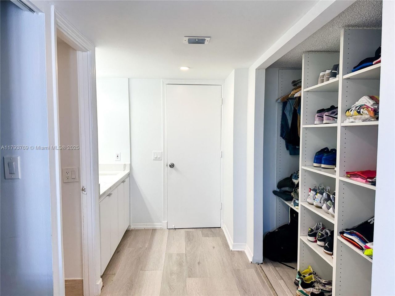 3731 N Country Club Dr, Unit 2228, Aventura, FL 33180 Photo