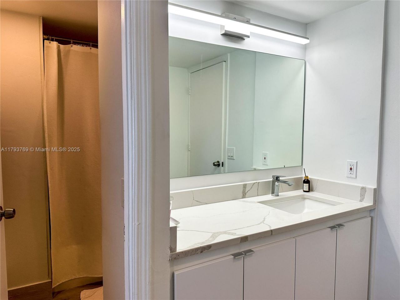 3731 N Country Club Dr, Unit 2228, Aventura, FL 33180 Photo