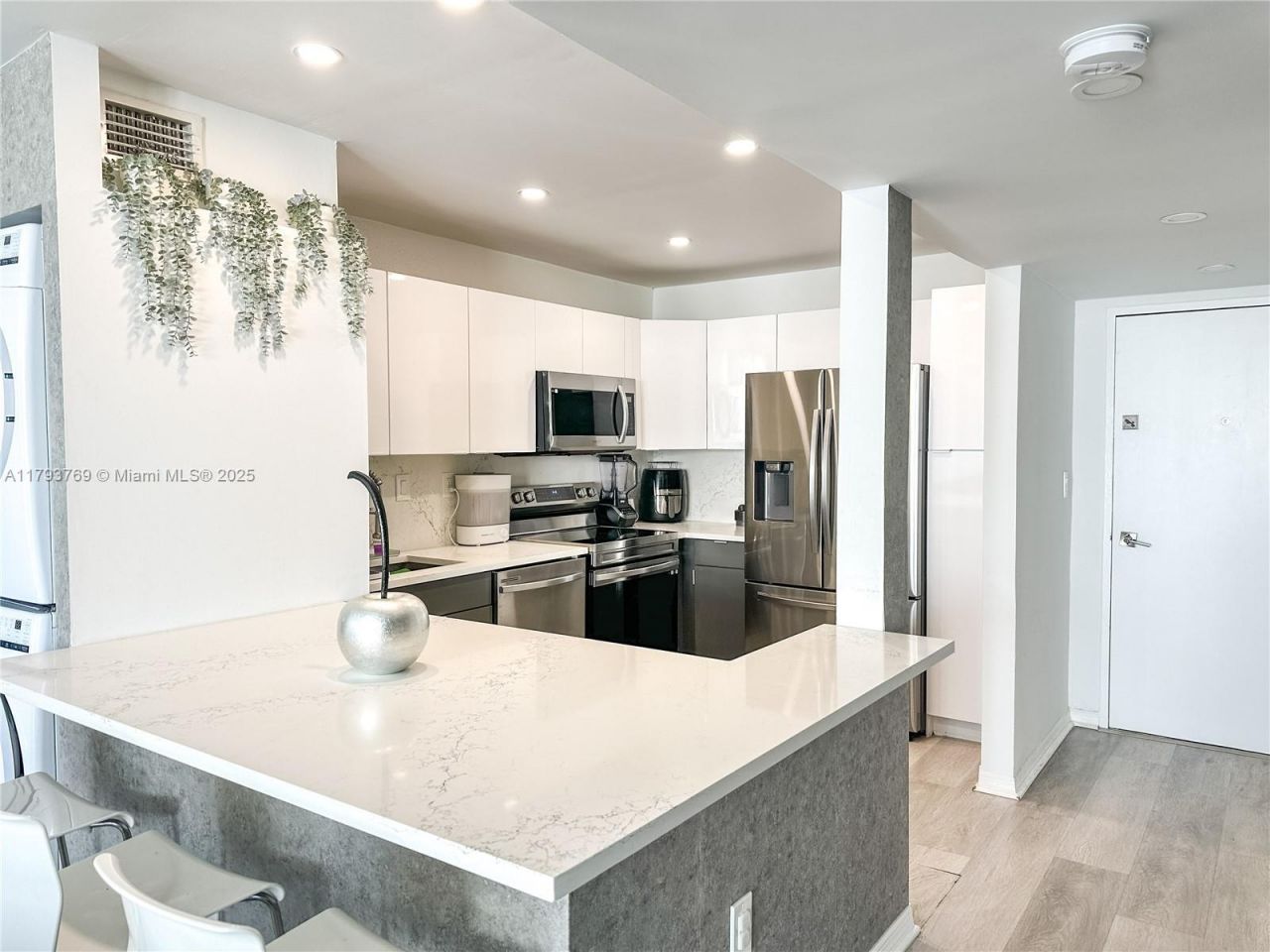 3731 N Country Club Dr, Unit 2228, Aventura, FL 33180 Photo