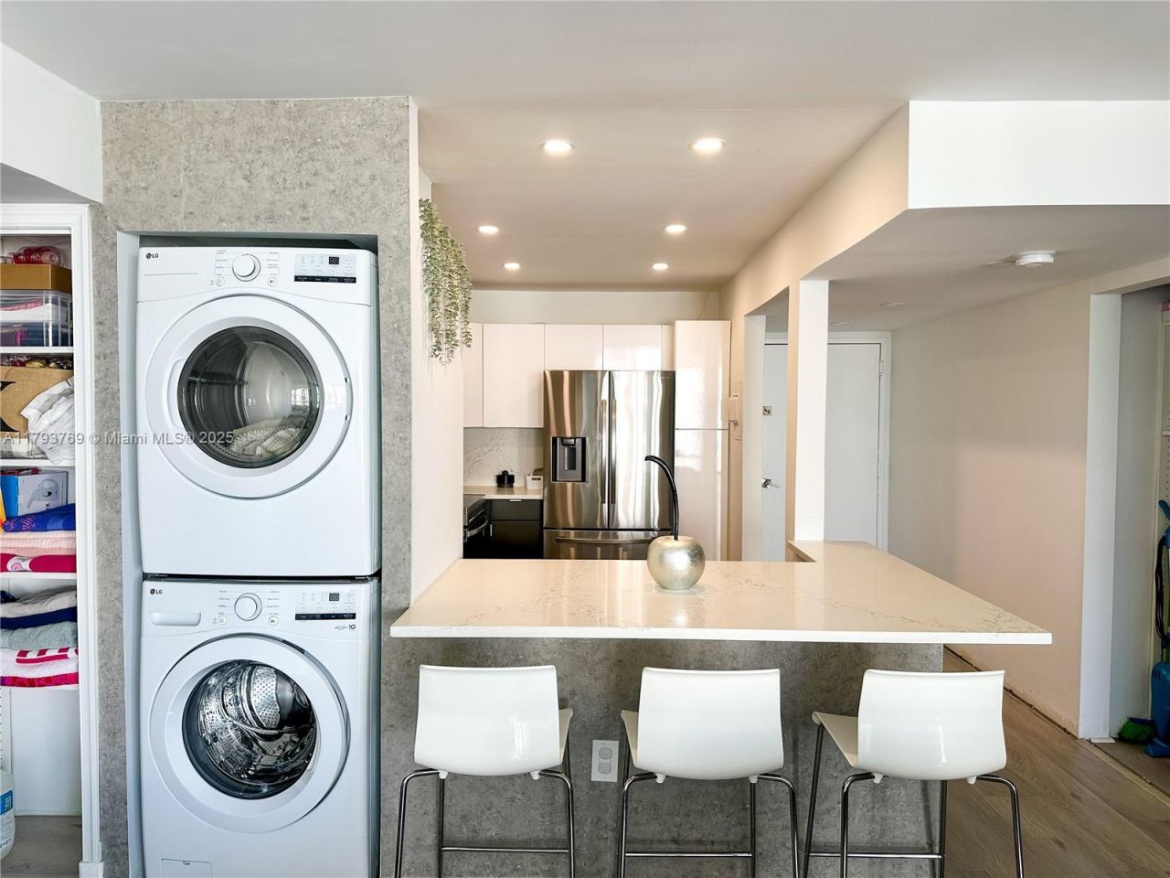 3731 N Country Club Dr, Unit 2228, Aventura, FL 33180 Photo