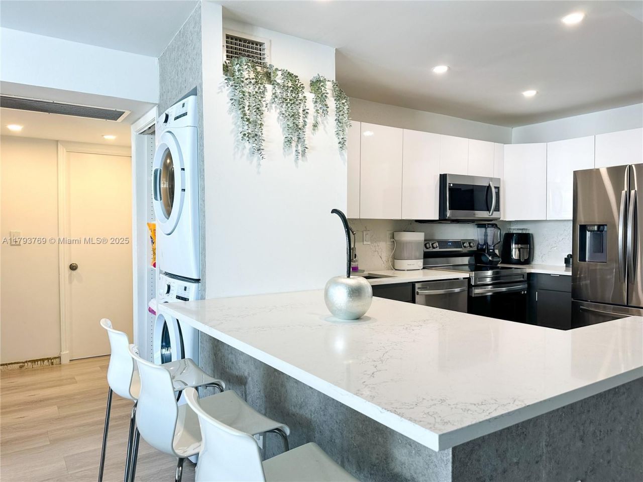 3731 N Country Club Dr, Unit 2228, Aventura, FL 33180 Photo