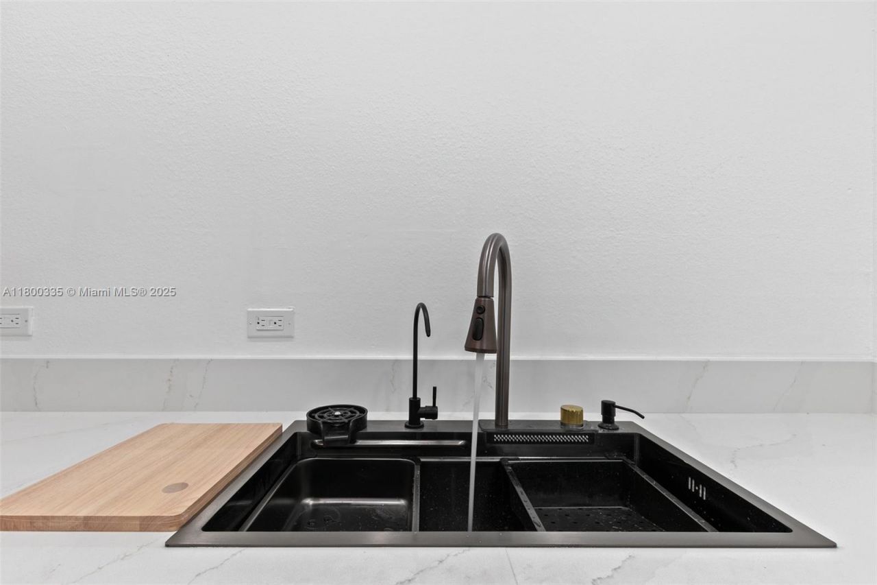 6900 Bay Dr, Unit 10I, Miami Beach, FL 33141 Photo