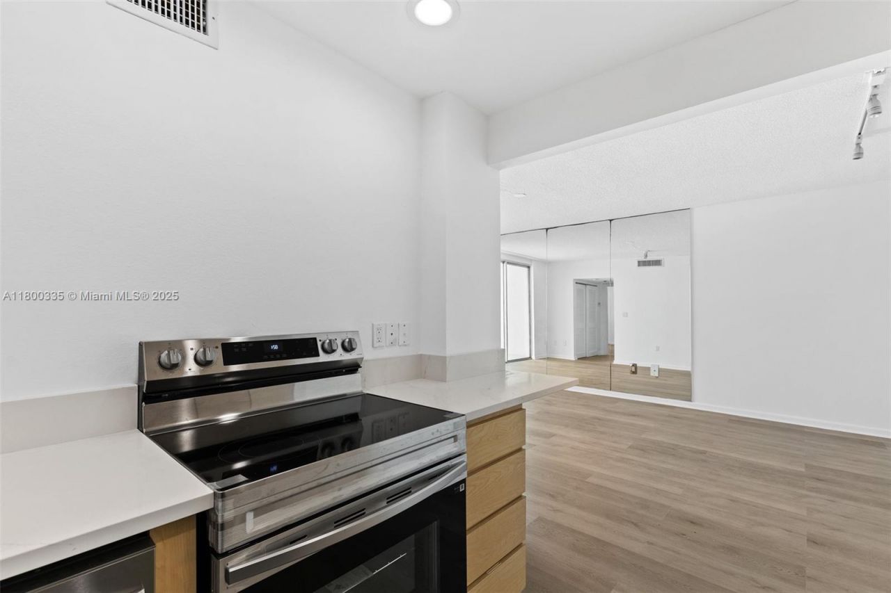 6900 Bay Dr, Unit 10I, Miami Beach, FL 33141 Photo