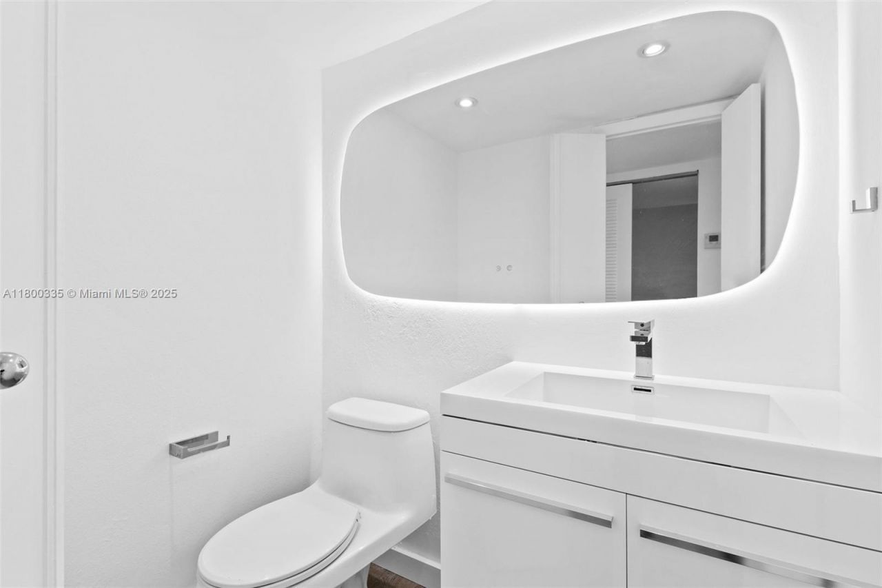 6900 Bay Dr, Unit 10I, Miami Beach, FL 33141 Photo