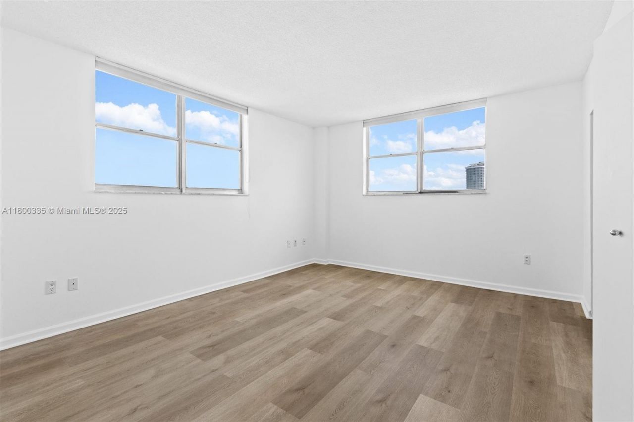 6900 Bay Dr, Unit 10I, Miami Beach, FL 33141 Photo