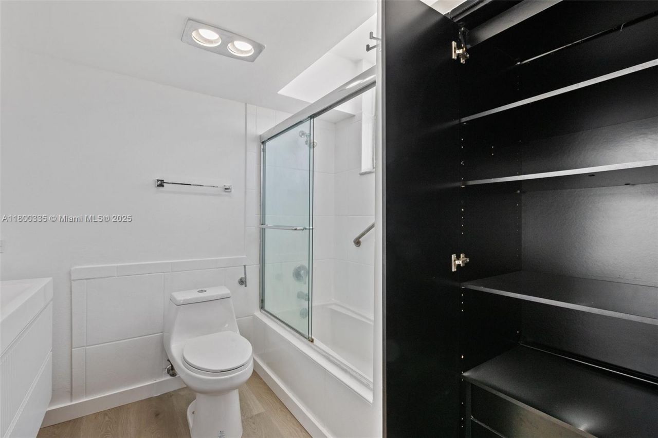 6900 Bay Dr, Unit 10I, Miami Beach, FL 33141 Photo