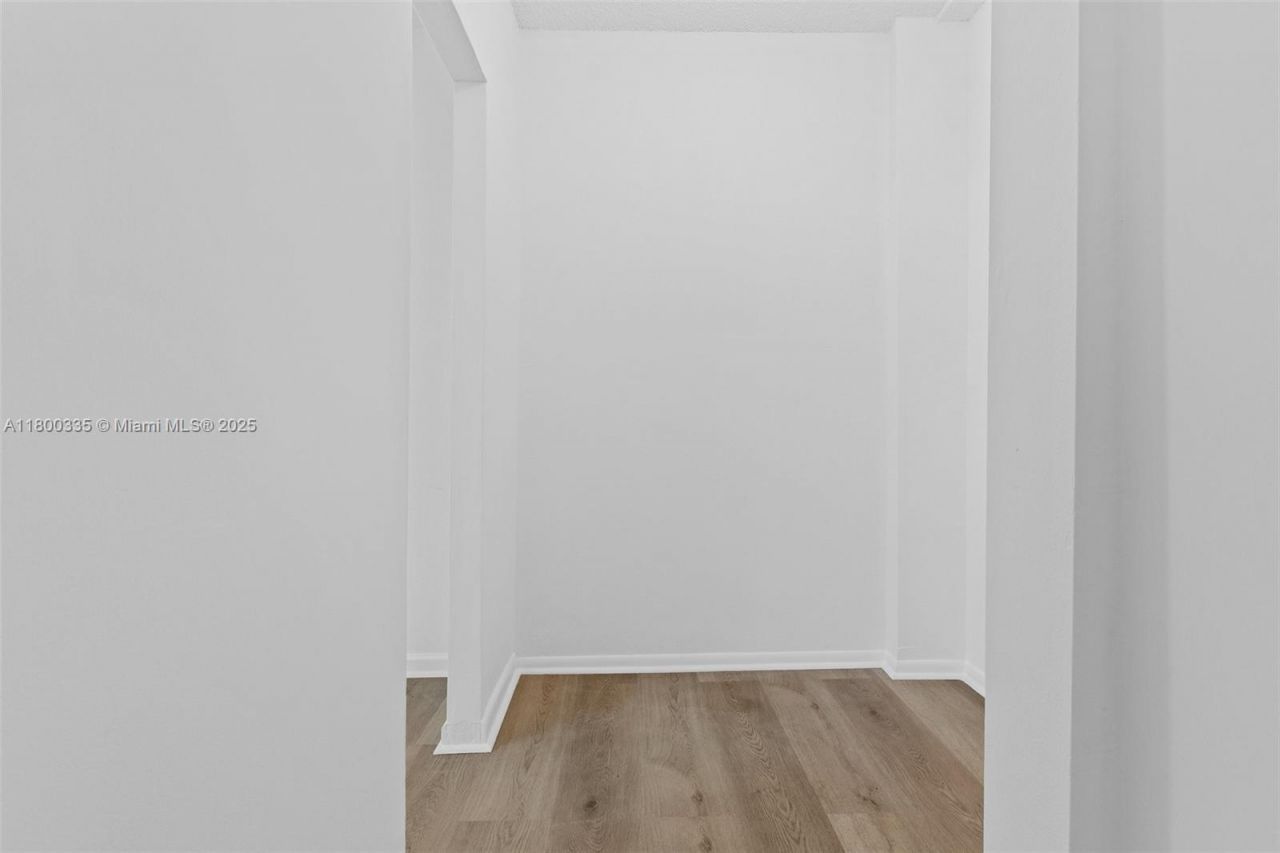 6900 Bay Dr, Unit 10I, Miami Beach, FL 33141 Photo