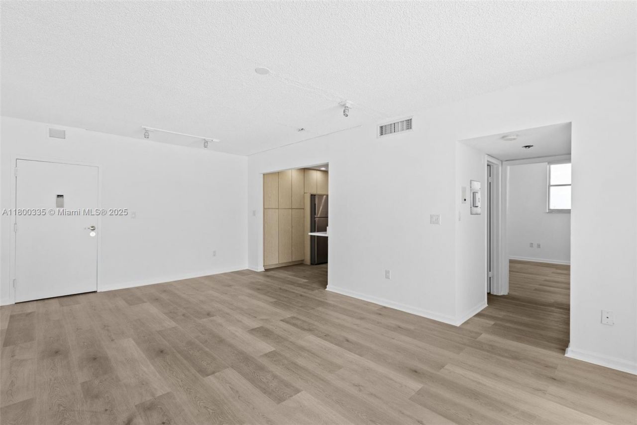 6900 Bay Dr, Unit 10I, Miami Beach, FL 33141 Photo