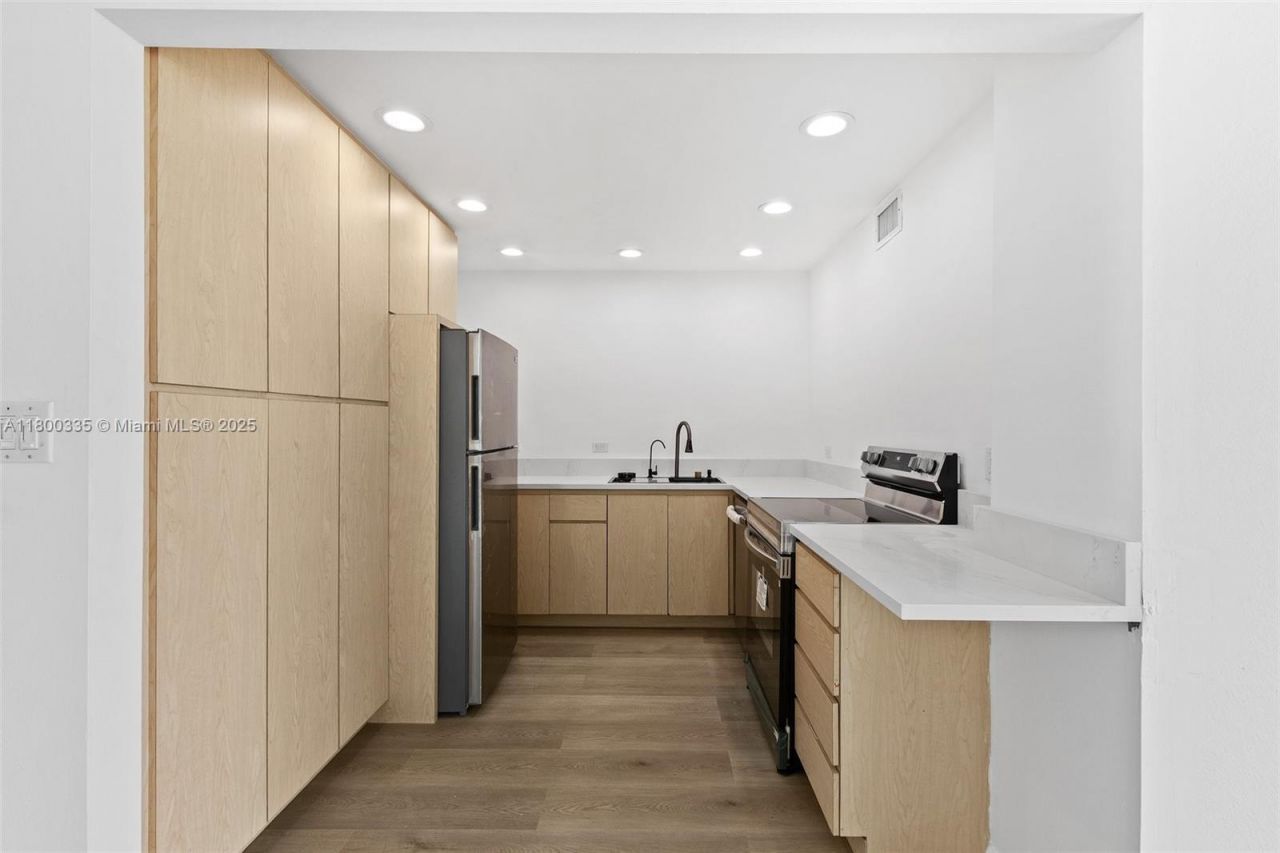 6900 Bay Dr, Unit 10I, Miami Beach, FL 33141 Photo