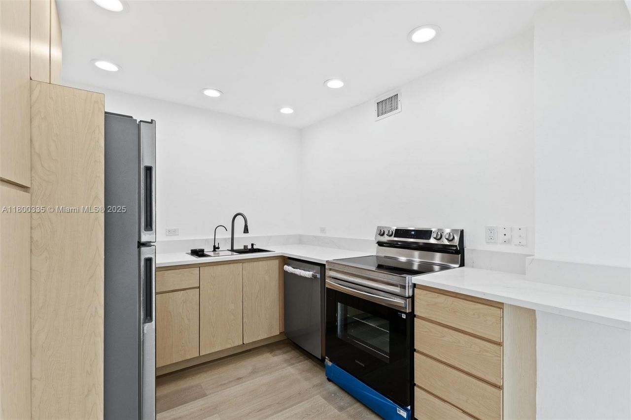 6900 Bay Dr, Unit 10I, Miami Beach, FL 33141 Photo