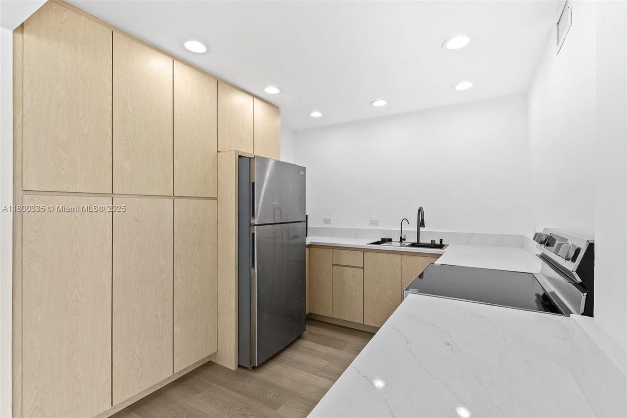 6900 Bay Dr, Unit 10I, Miami Beach, FL 33141 Photo