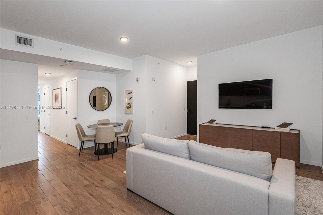 398 NE 5th St, Unit 2415, Miami, FL 33132 Photo