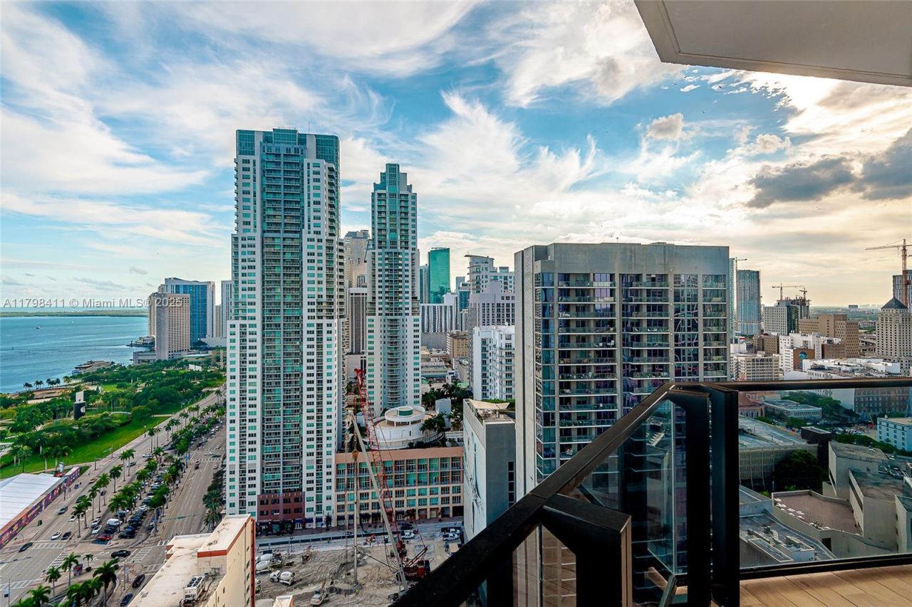 398 NE 5th St, Unit 2415, Miami, FL 33132 Photo