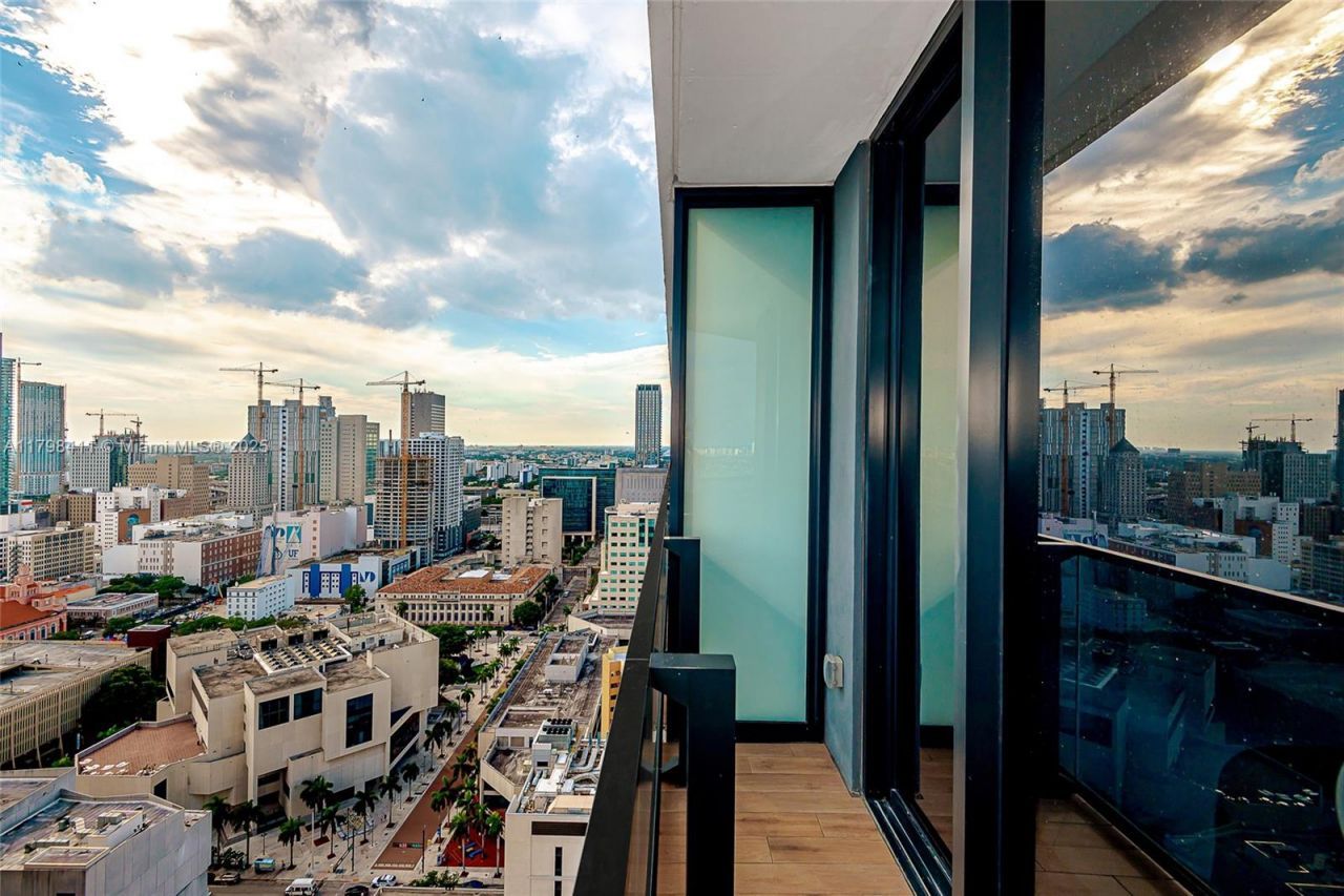 398 NE 5th St, Unit 2415, Miami, FL 33132 Photo