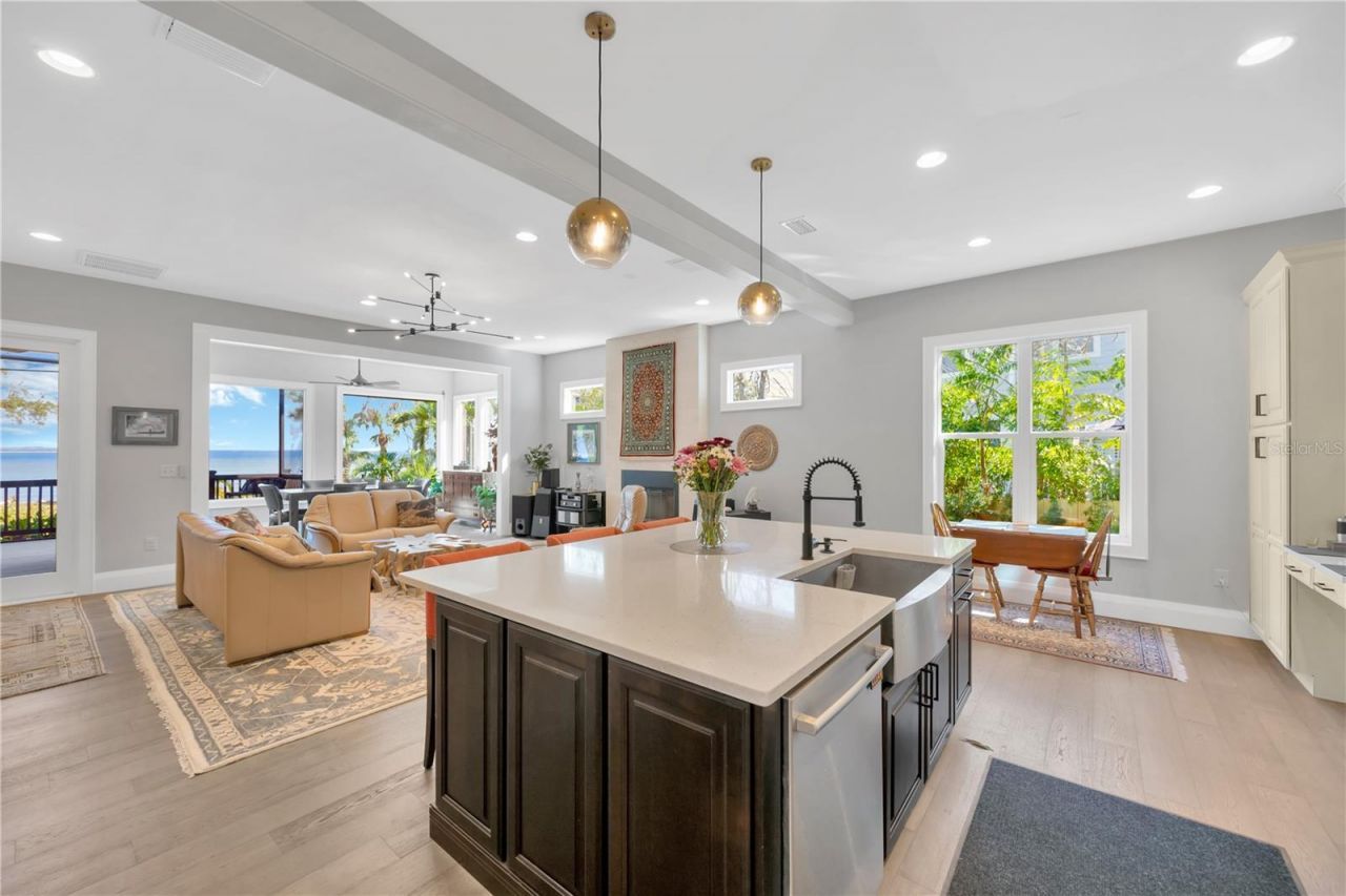 2802 Northpointe Lane, Tampa, FL 33611 Photo