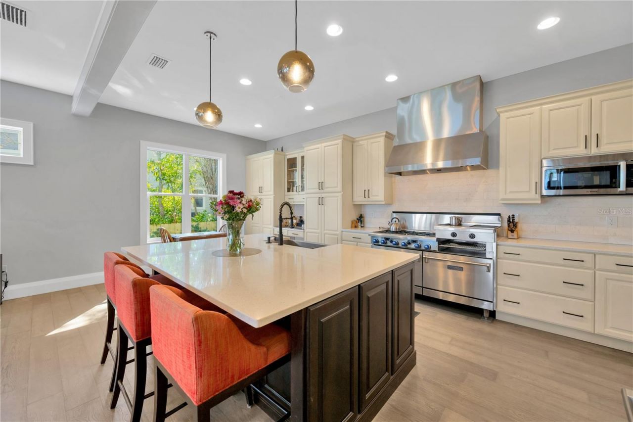 2802 Northpointe Lane, Tampa, FL 33611 Photo