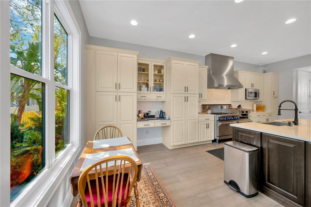 2802 Northpointe Lane, Tampa, FL 33611 Photo