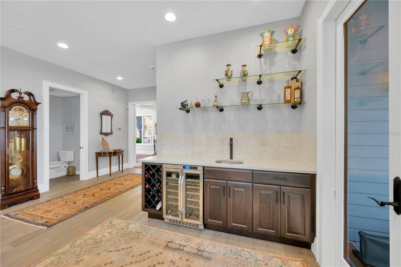 2802 Northpointe Lane, Tampa, FL 33611 Photo