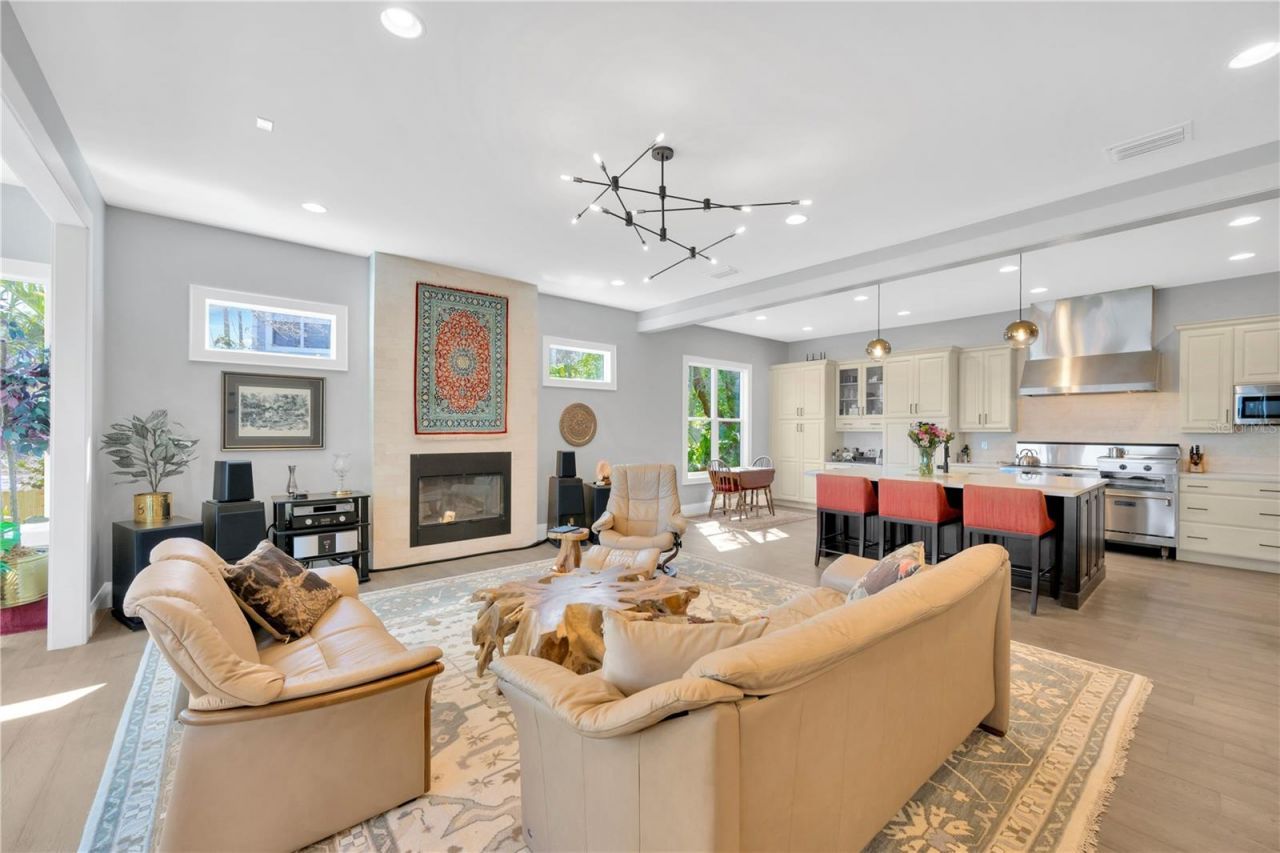 2802 Northpointe Lane, Tampa, FL 33611 Photo