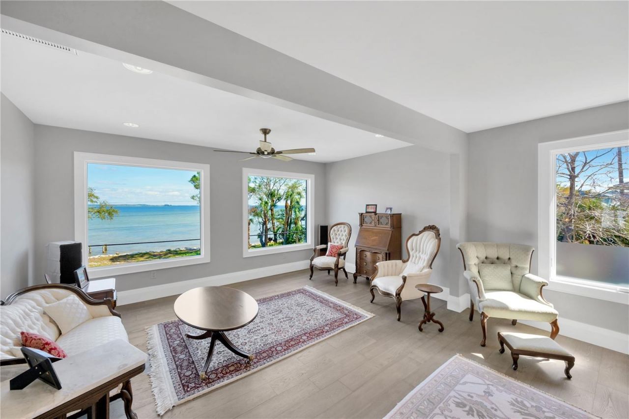 2802 Northpointe Lane, Tampa, FL 33611 Photo