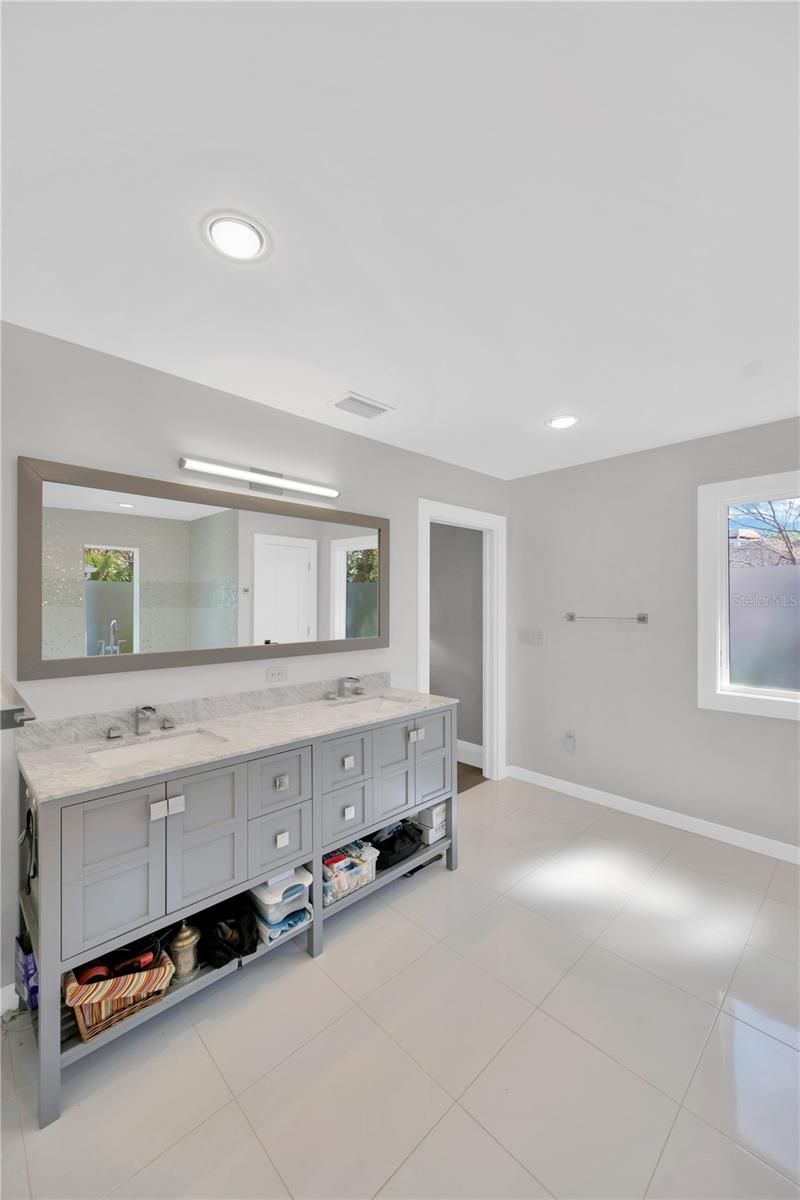 2802 Northpointe Lane, Tampa, FL 33611 Photo