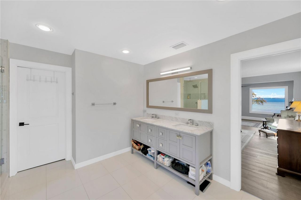 2802 Northpointe Lane, Tampa, FL 33611 Photo