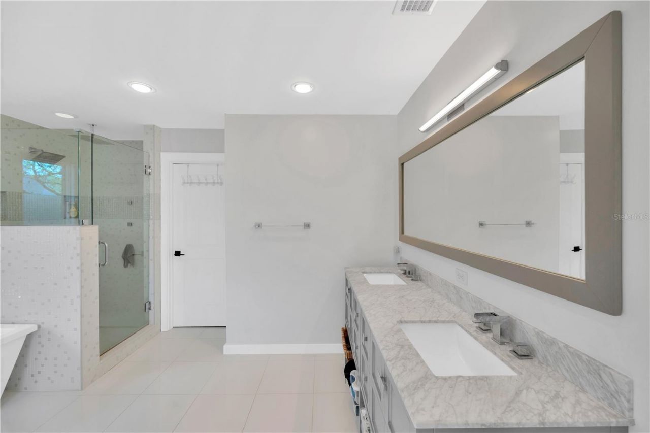 2802 Northpointe Lane, Tampa, FL 33611 Photo