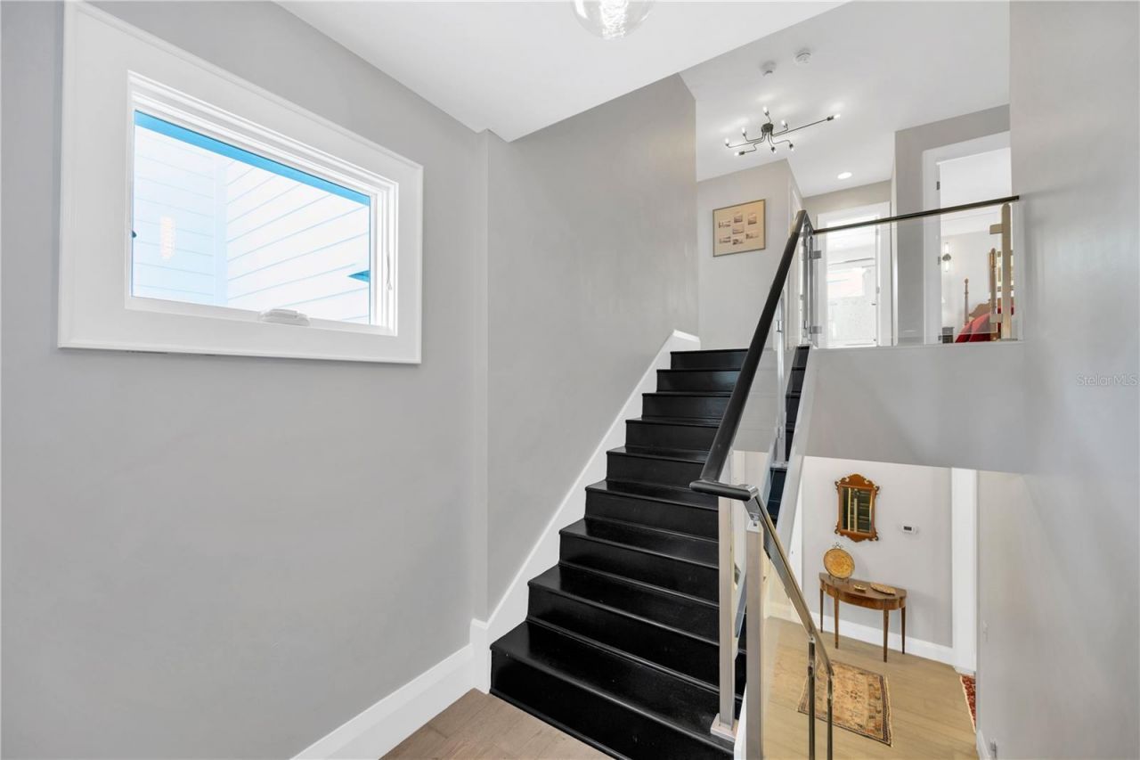 2802 Northpointe Lane, Tampa, FL 33611 Photo