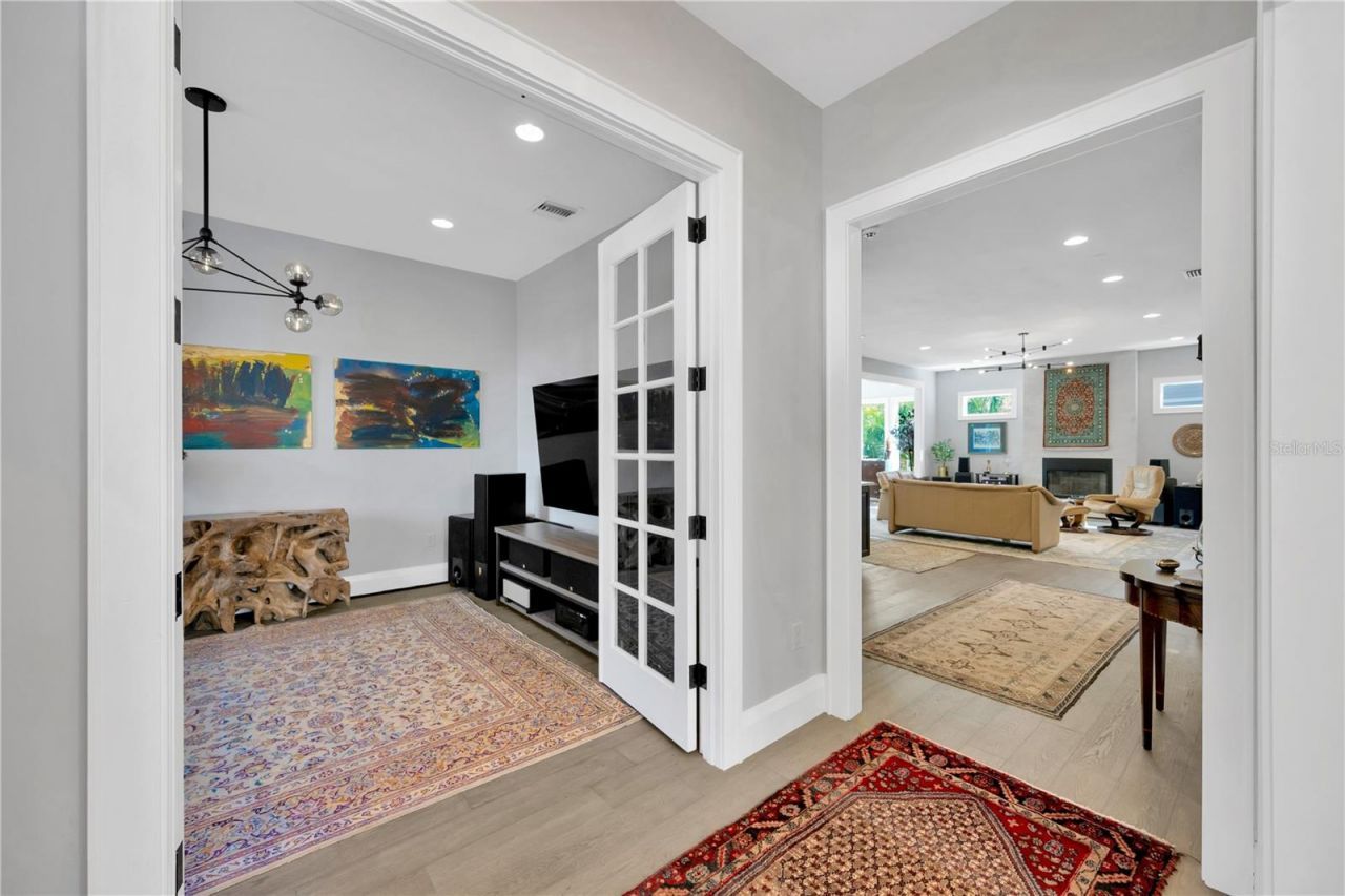 2802 Northpointe Lane, Tampa, FL 33611 Photo