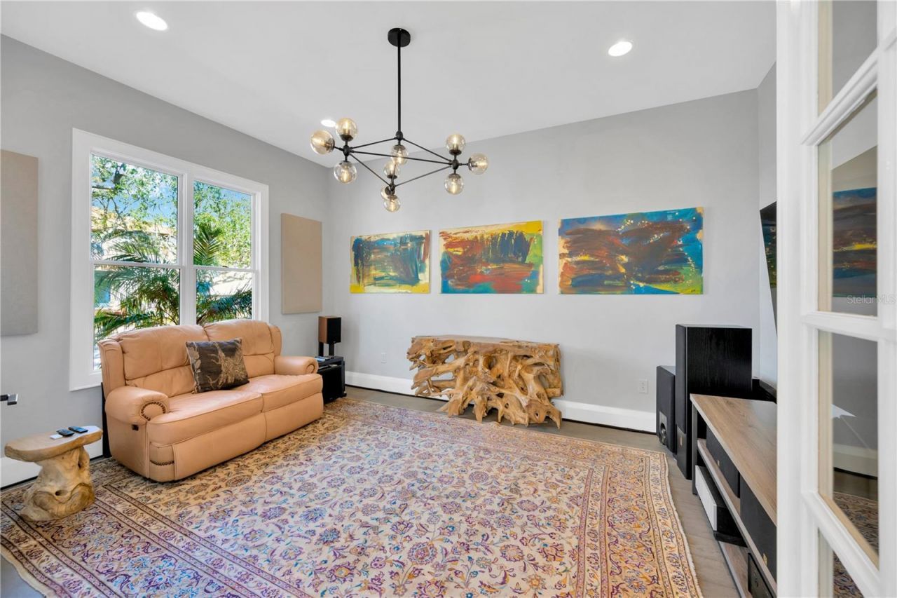 2802 Northpointe Lane, Tampa, FL 33611 Photo