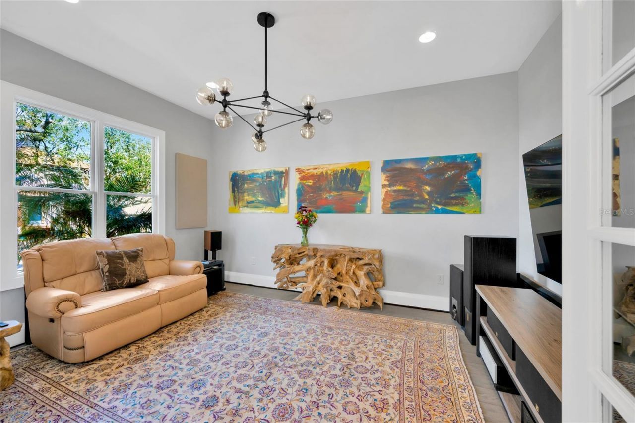 2802 Northpointe Lane, Tampa, FL 33611 Photo