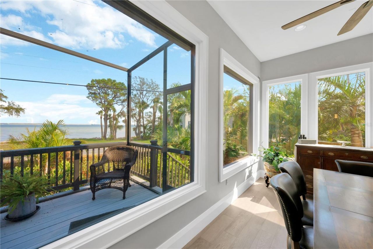 2802 Northpointe Lane, Tampa, FL 33611 Photo