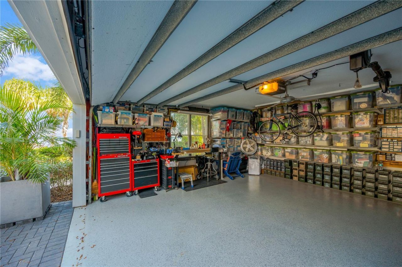 2802 Northpointe Lane, Tampa, FL 33611 Photo