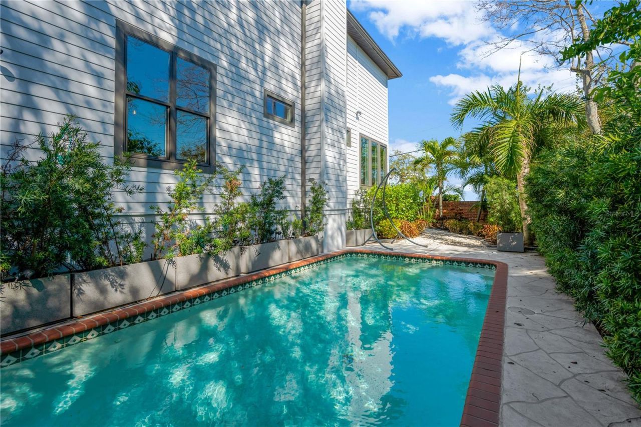 2802 Northpointe Lane, Tampa, FL 33611 Photo