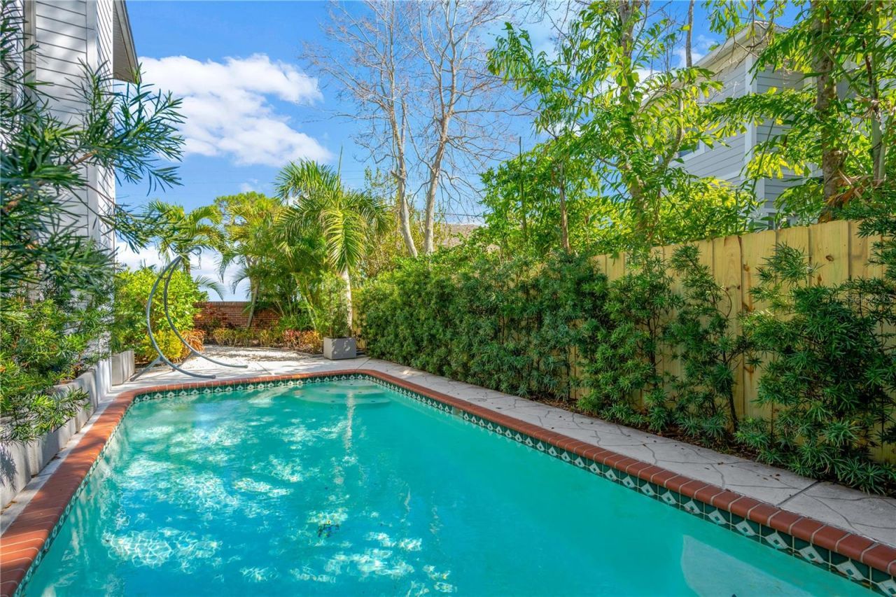 2802 Northpointe Lane, Tampa, FL 33611 Photo