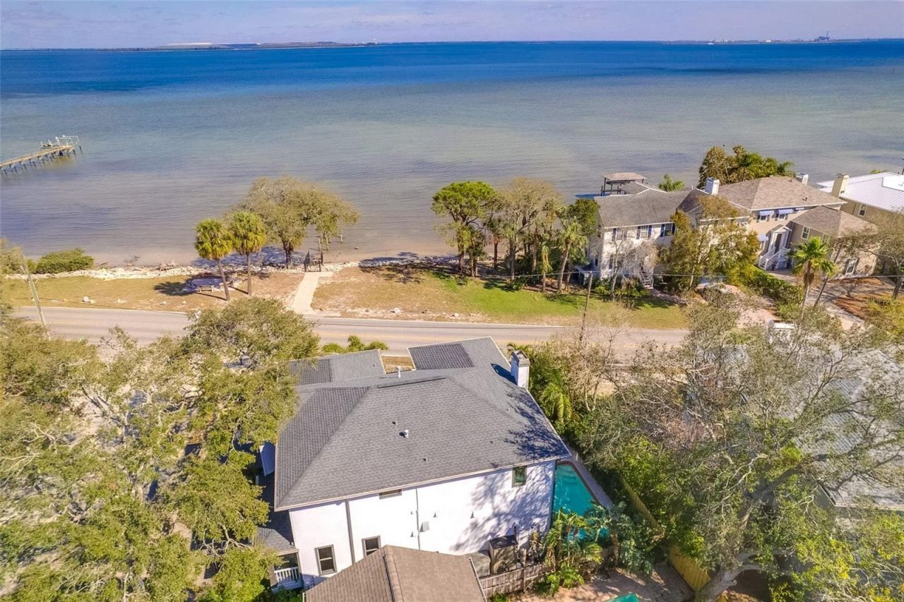 2802 Northpointe Lane, Tampa, FL 33611 Photo