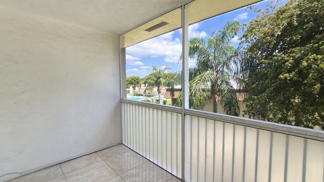 300 Village Green Circle S, Unit 420, Palm Springs, FL 33461 Photo