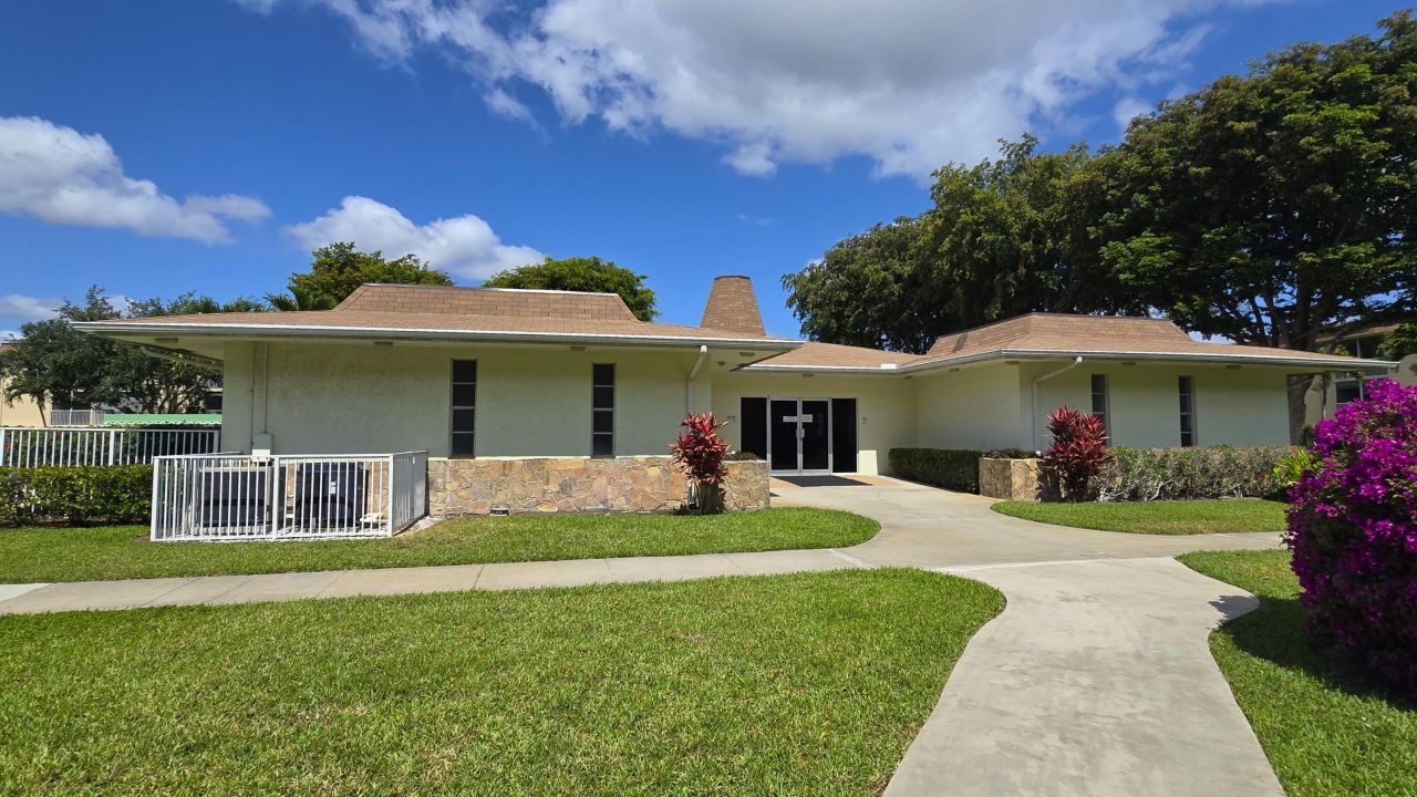 300 Village Green Circle S, Unit 420, Palm Springs, FL 33461 Photo