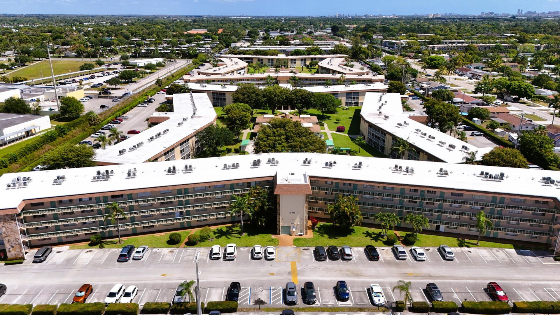 300 Village Green Circle S, Unit 420, Palm Springs, FL 33461 Photo