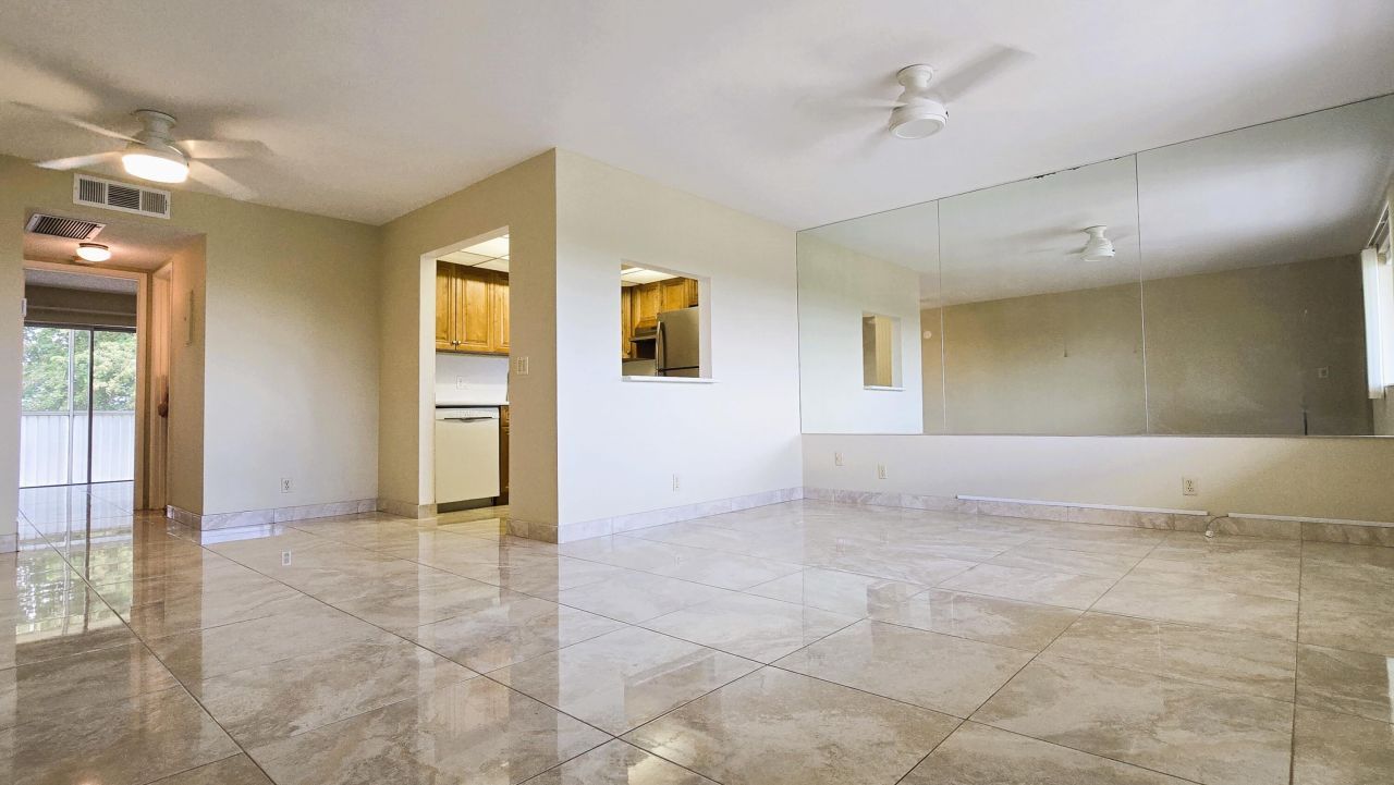 300 Village Green Circle S, Unit 420, Palm Springs, FL 33461 Photo