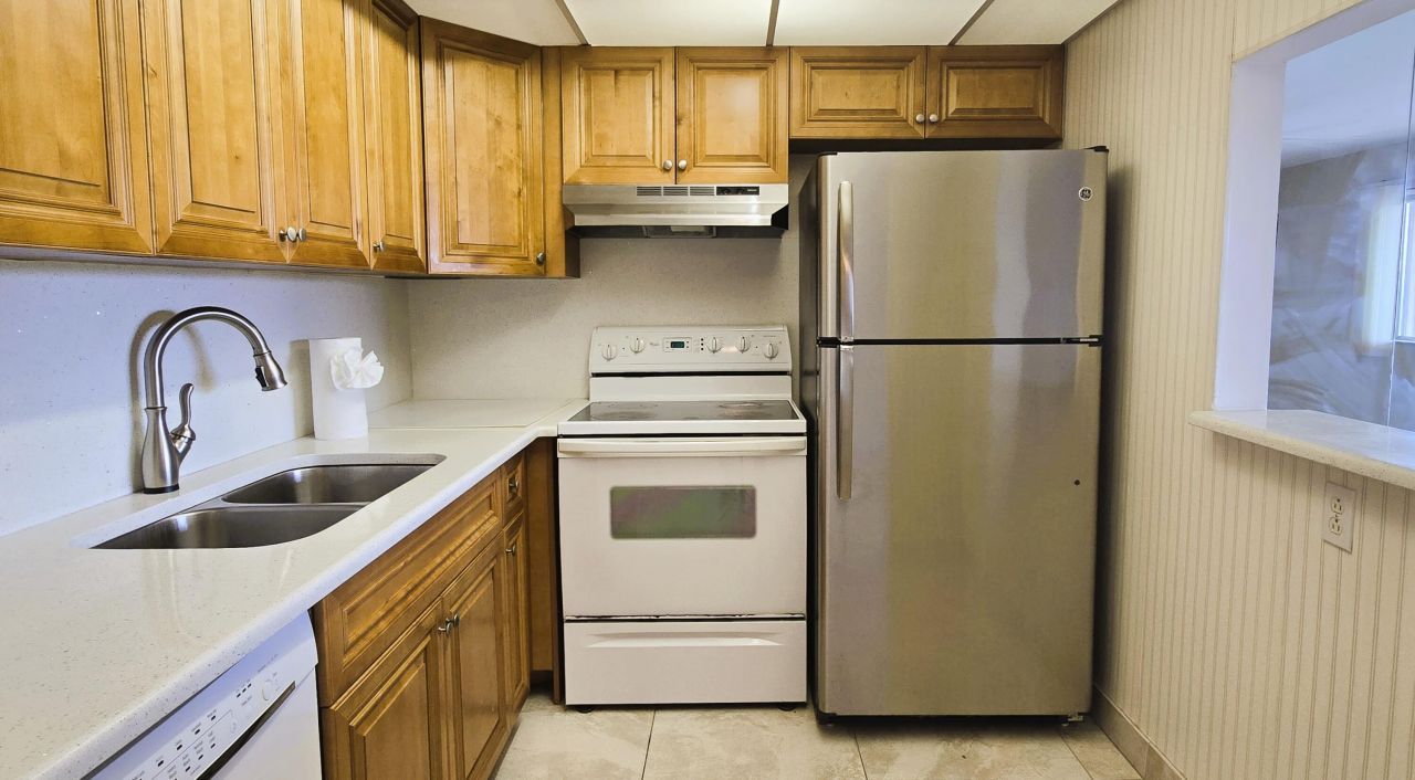 300 Village Green Circle S, Unit 420, Palm Springs, FL 33461 Photo