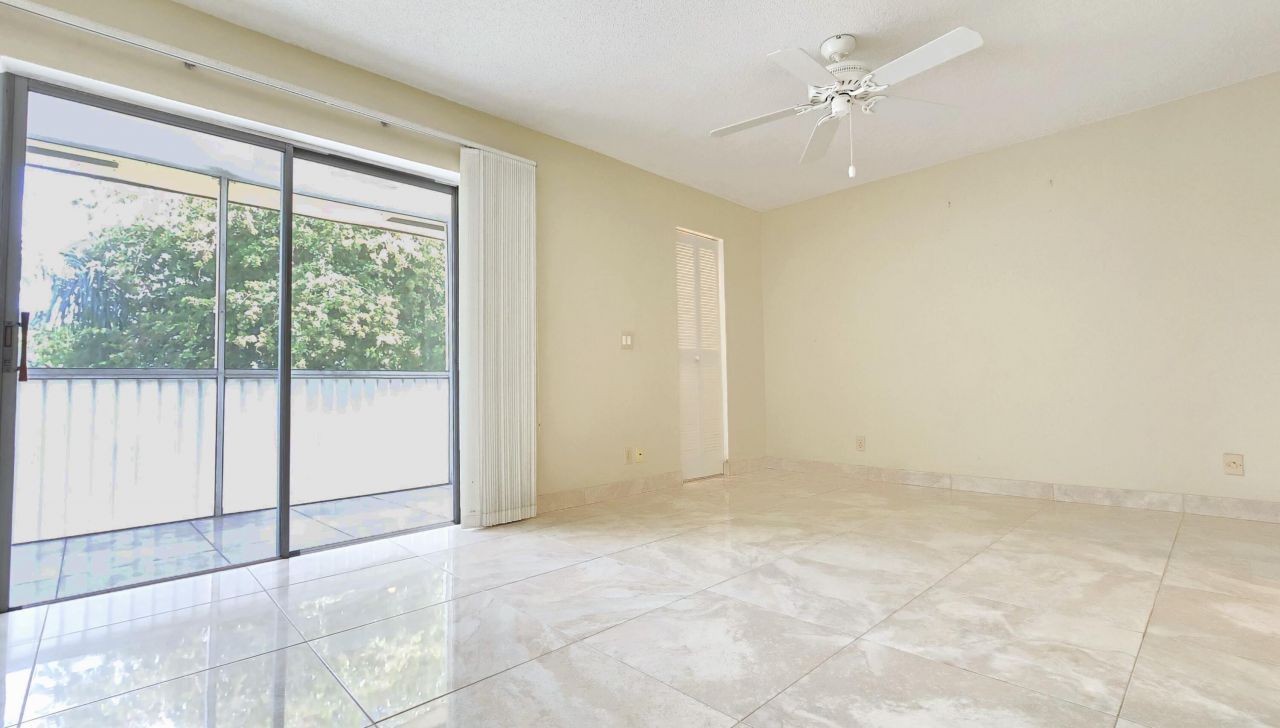 300 Village Green Circle S, Unit 420, Palm Springs, FL 33461 Photo